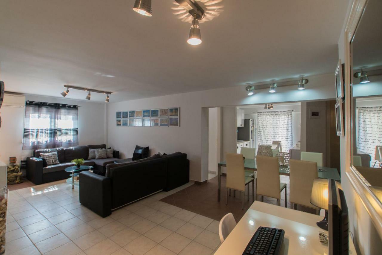 Paralia Villa ฟิออยิตา ภายนอก รูปภาพ
